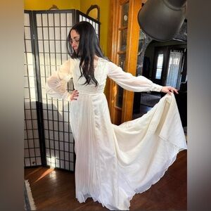 Vtg 1960s/70s Vitcorian Revival Wedding Gown